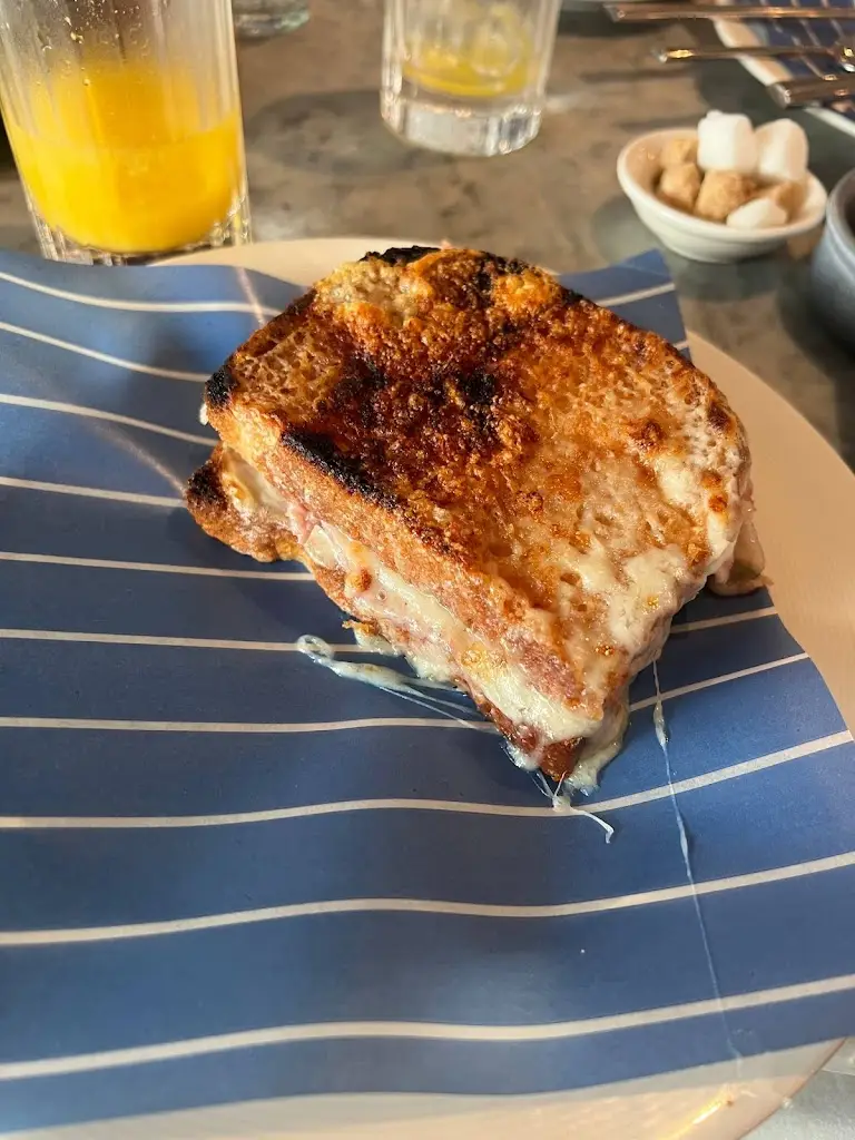 Daria Suslova_Côte Woking_Woking_review