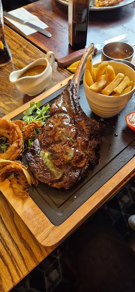 Bobby Bling_Two Steeples_Wigston Magna_reseña