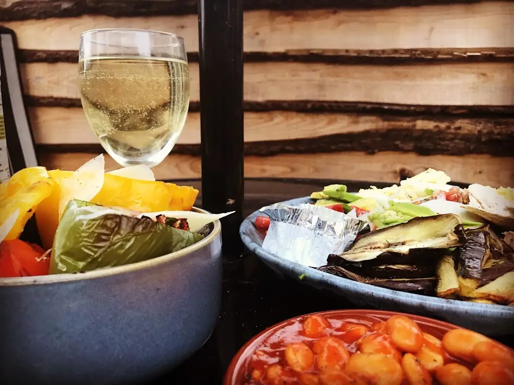 Tree House Cafe_Wigston Magna_slider_image_3