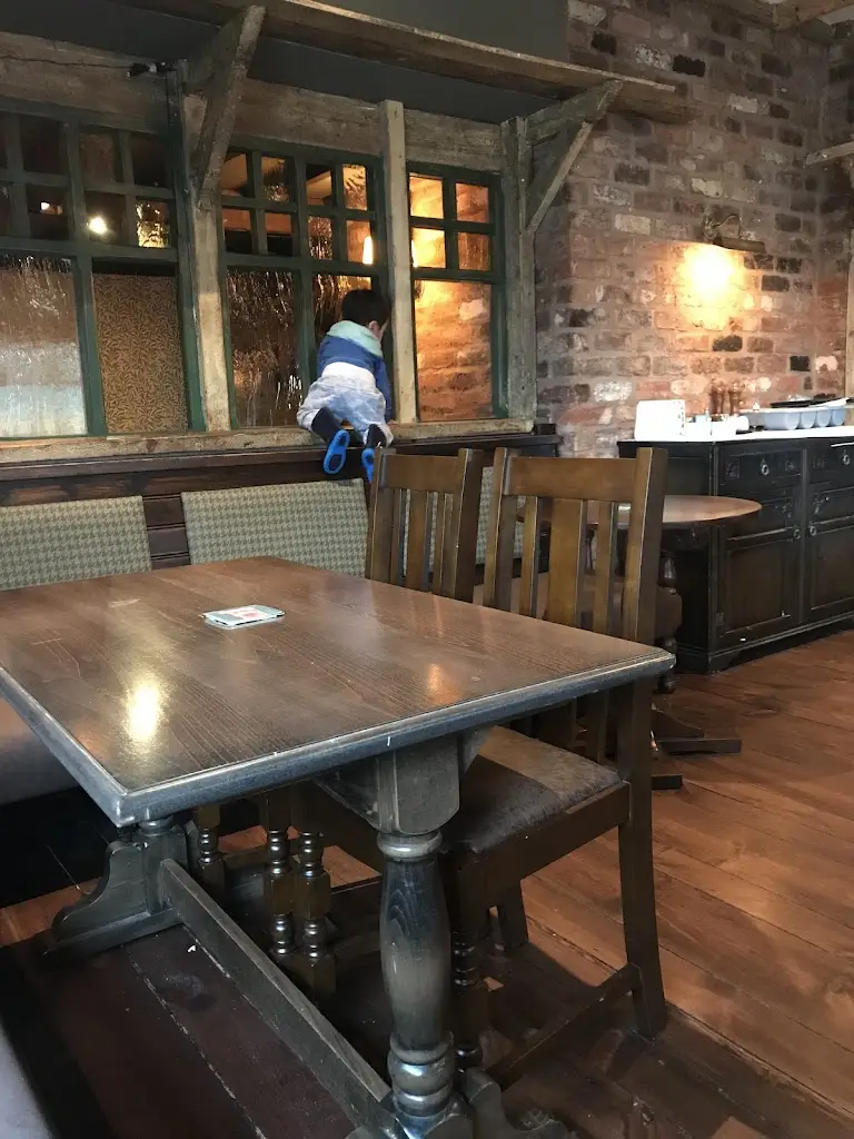 carol chow_The Chartwell Arms_Wigston Magna_review