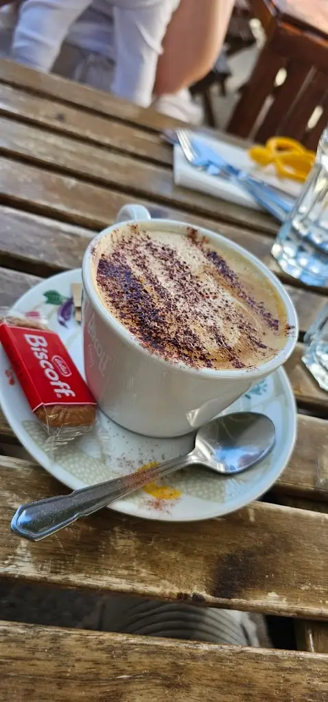 Claudio Iannella_Poppy’s Winterton-on-Sea_Winterton_review