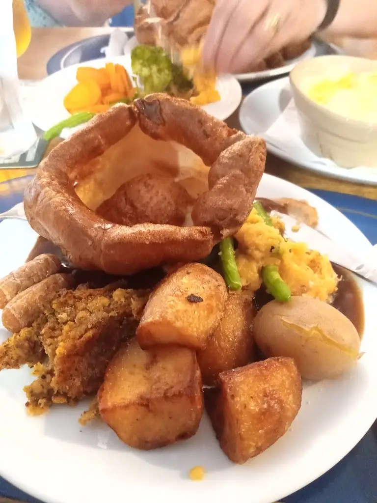 Robert Hempshall_Hermanus bar and family dining_Winterton_review