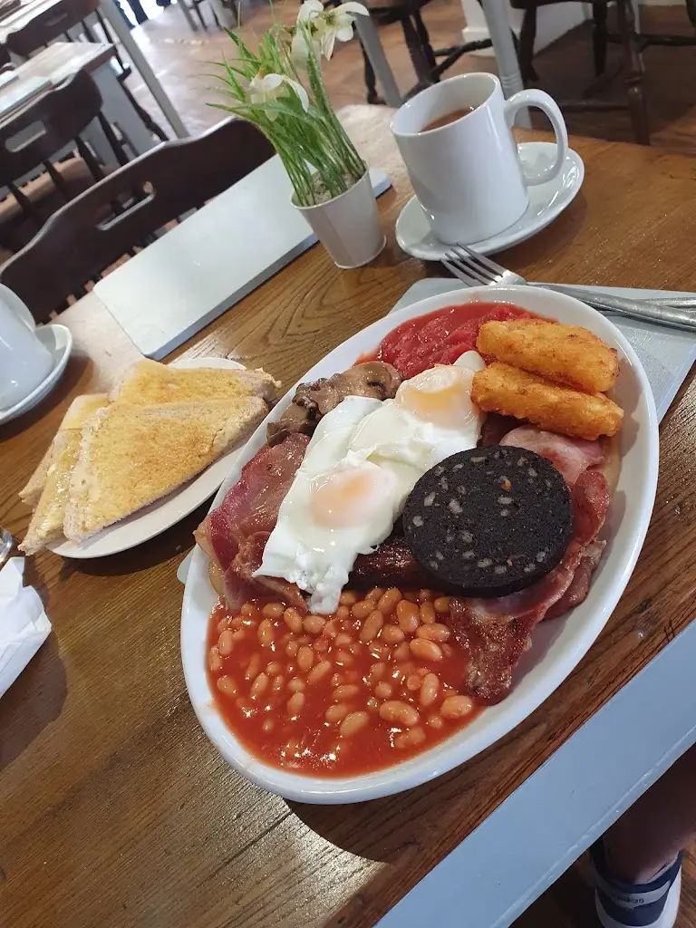 Simon vengaboys_The Island Cafe_Wollaston_review