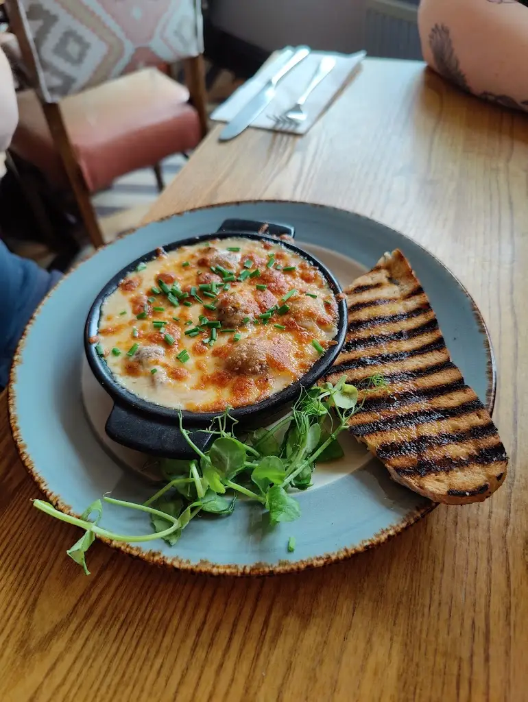 Andrew Comfort_The Two Greens_Wolverhampton_review