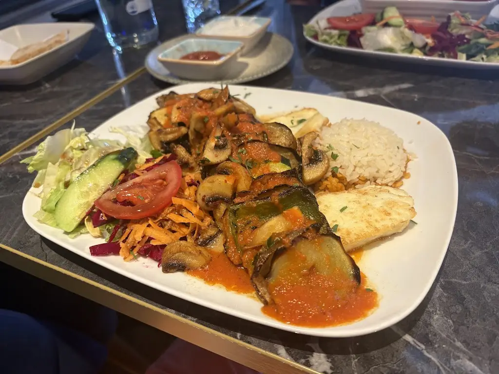 Aleksandar Donev_Ottoman kitchen Woburn sands_Woburn Sands_review