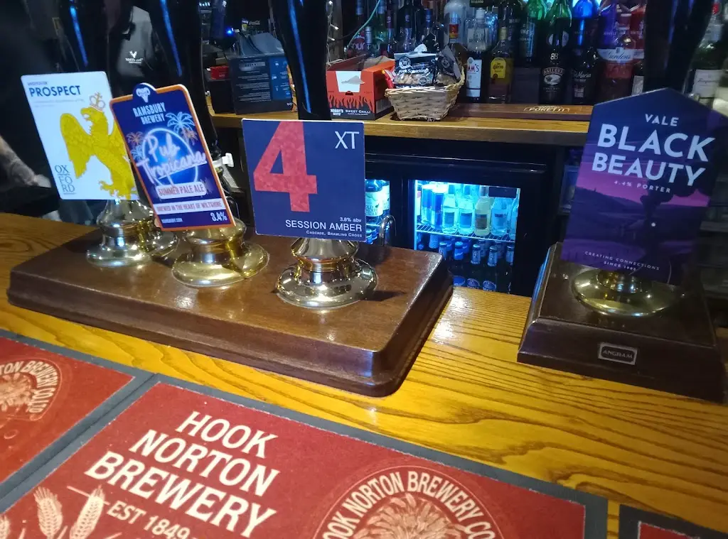 Andrew Rodger_The White Hart, Wolvercote_Wolvercote_review