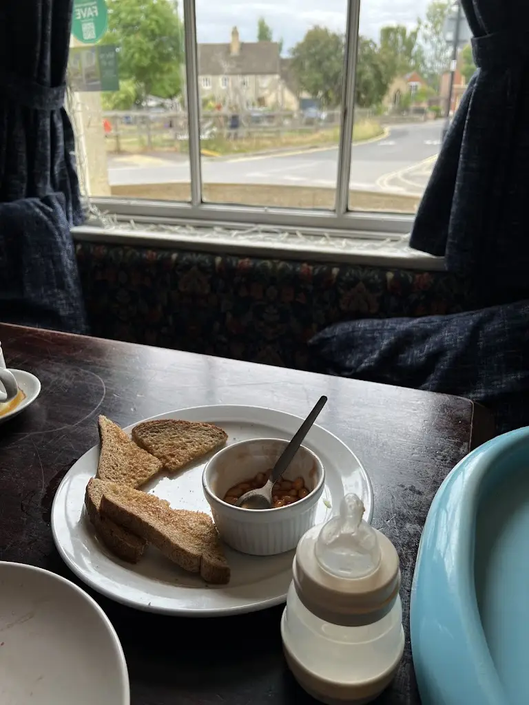 Luke Kelly-Granger_The White Hart, Wolvercote_Wolvercote_review