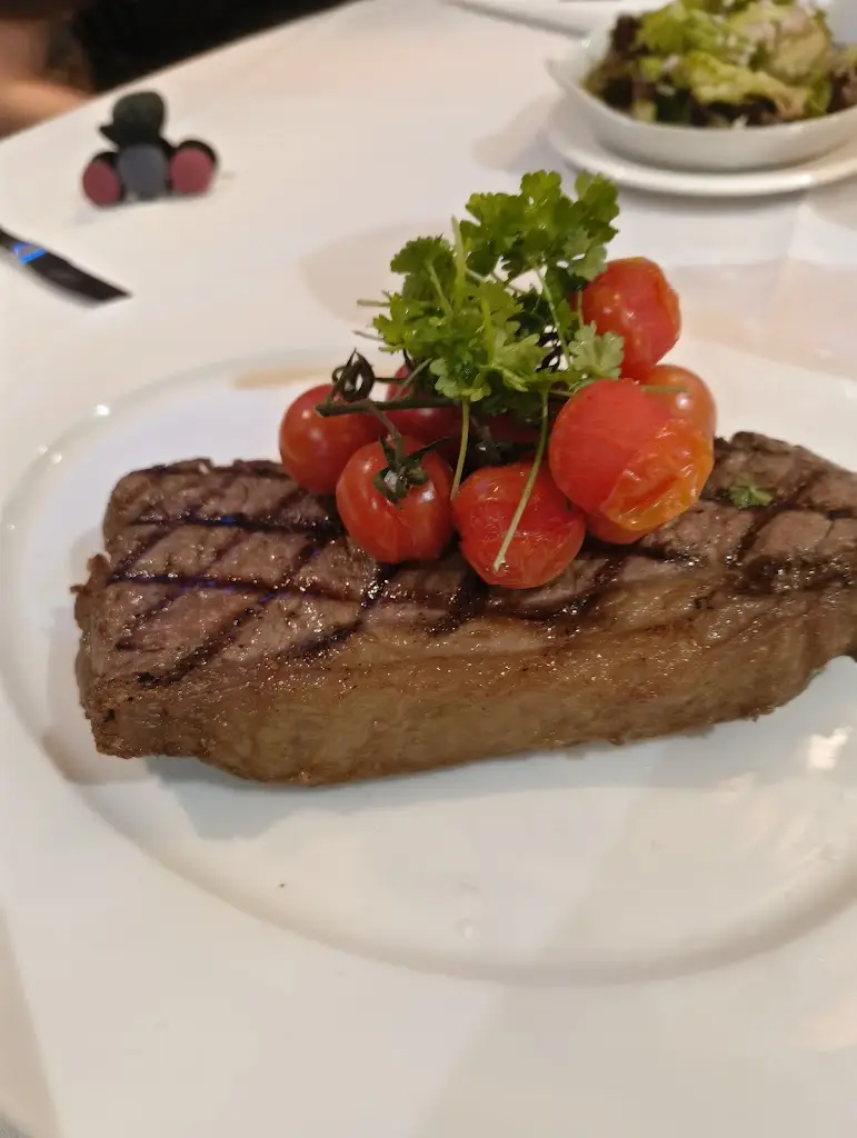 Marco Pierre White Steakhouse Bar & Grill Oxford_Wolvercote_slider_image_3