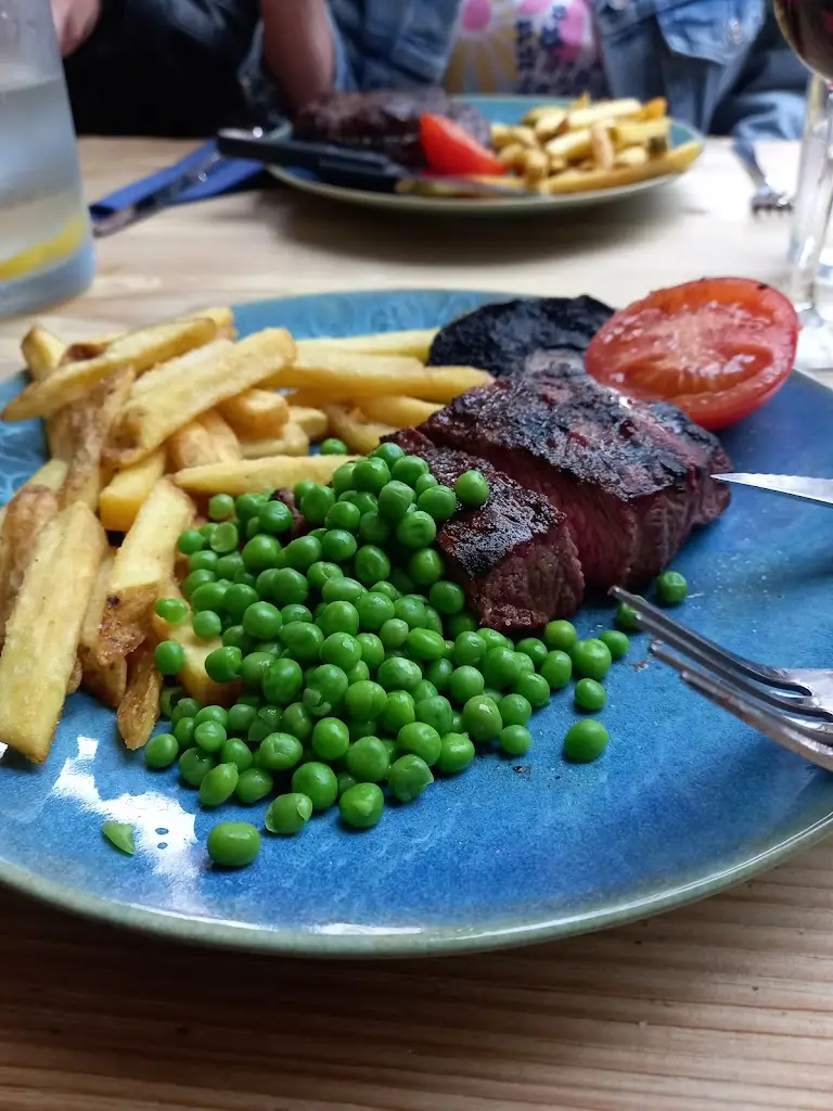 Lynn Gilbert_Six Bells Inn_Woodchurch_review