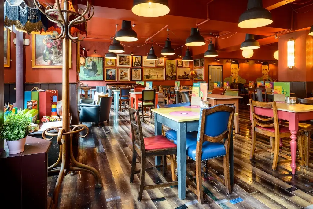 Valero Lounge_Witham_slider_image_3