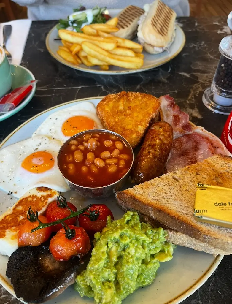 Alisha Hooper_Breeze_Witham_review