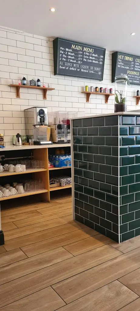 Paul Longstaff_Pollys Pie & Mash_Witham_review