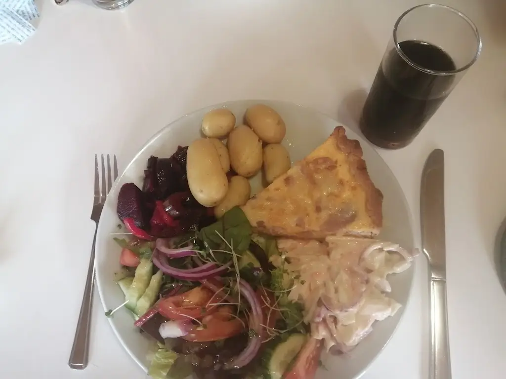 Carolyn Hobbs_The Strawberry Tea Room at Olivers_Witham_review