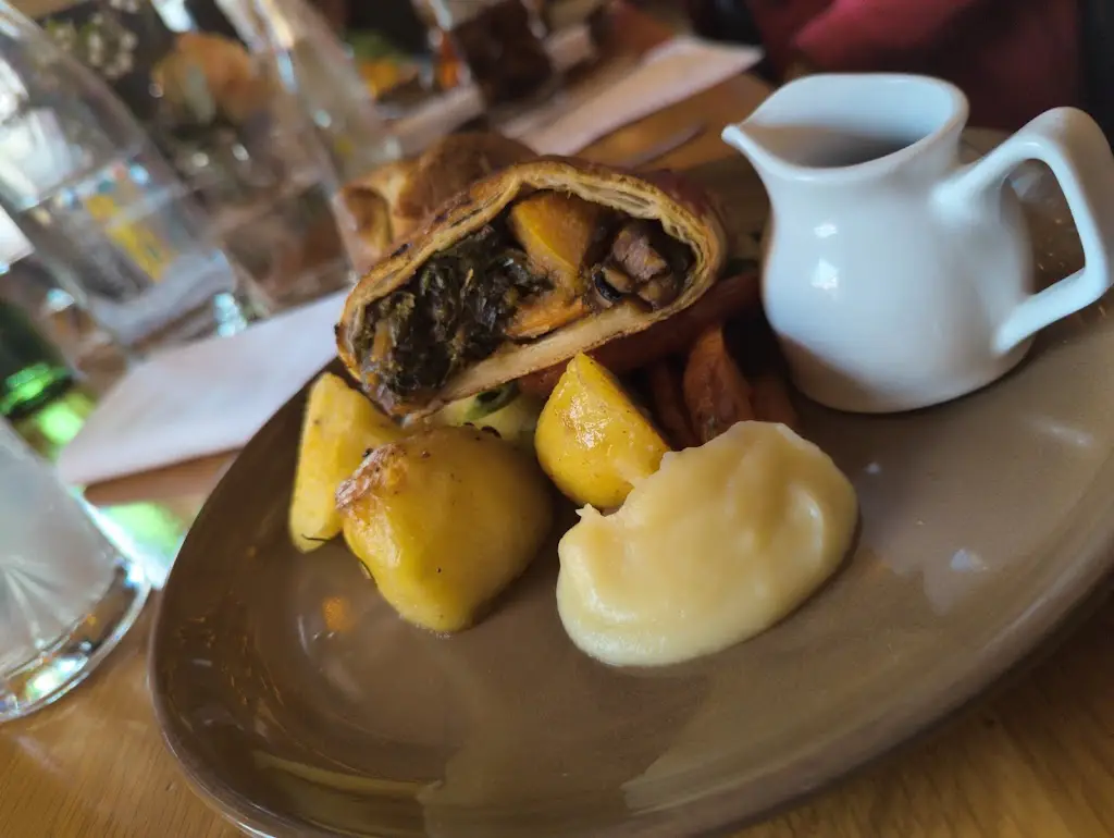 David Vicary_The White Hart_Wood Street Village_review