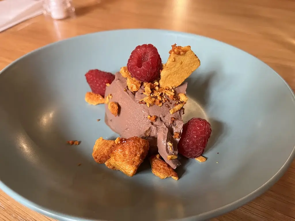 Vanessa Menendez Covelo_The White Hart_Wood Street Village_review