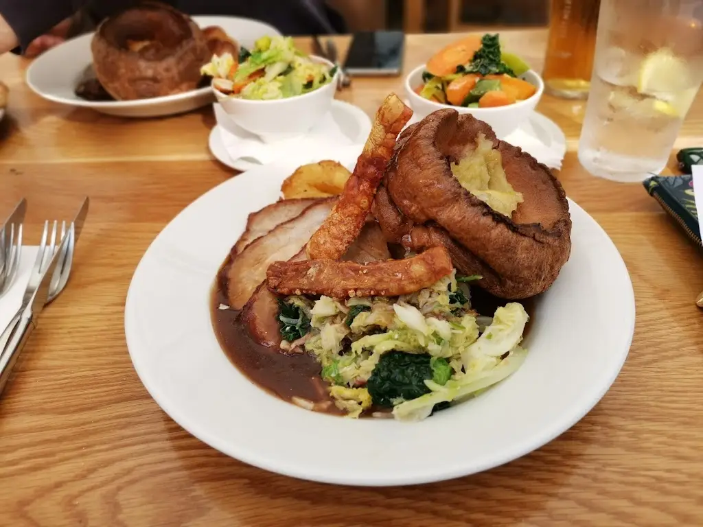 Charlotte Hammond_The White Hart_Wood Street Village_review