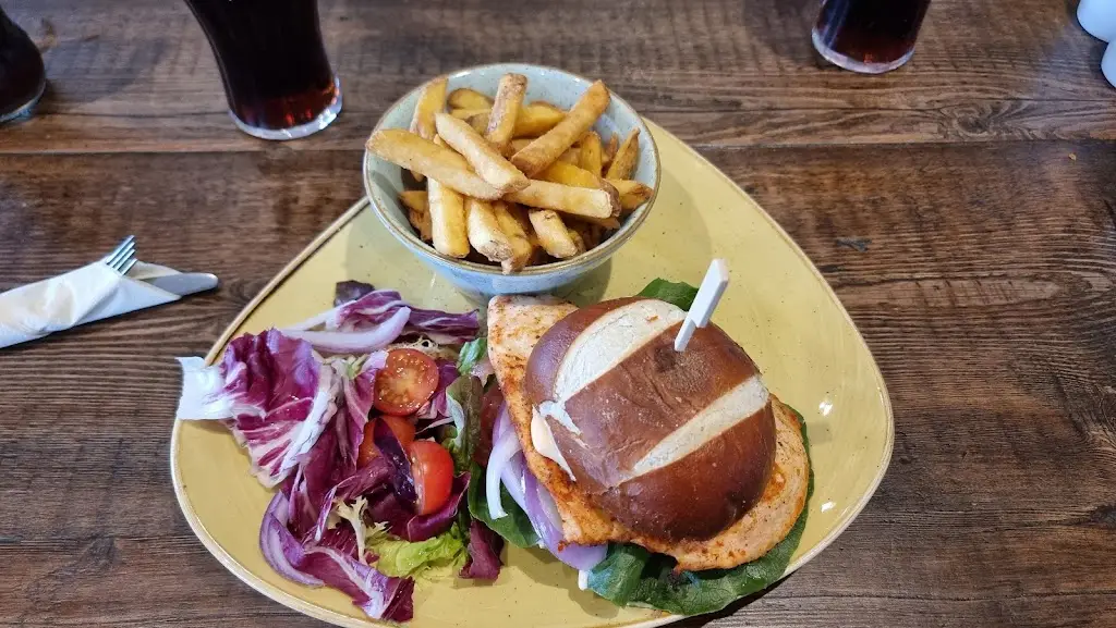 Alex Chilton_The Farmhouse Restaurant_Wood Street Village_review