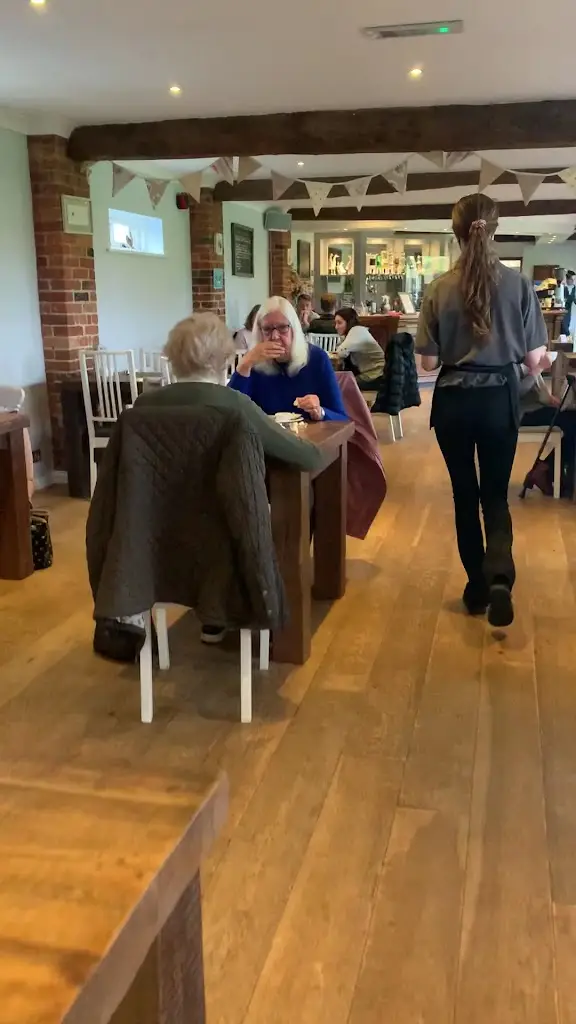 The Farmhouse Restaurant_Wood Street Village_slider_image_2