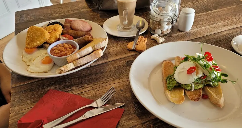 The Farmhouse Restaurant_Wood Street Village_slider_image_3