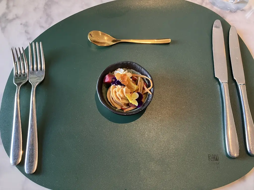 Menu_Ten Tables Restaurant_Wood Street Village_immagine_5