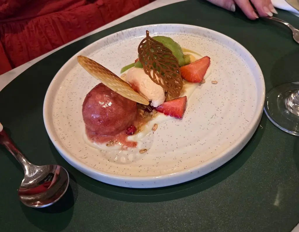 Eloise Alden_Ten Tables Restaurant_Wood Street Village_recensione