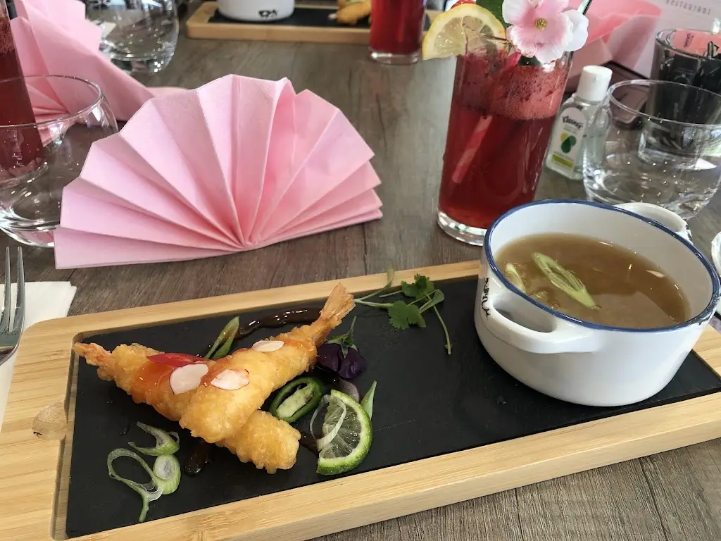 Menu_Lakeside Restaurant_Wood Street Village_image_5