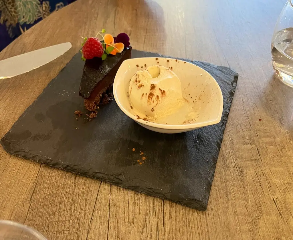 Menu_Lakeside Restaurant_Wood Street Village_image_8