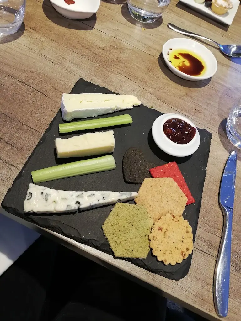 Aaron Marsh_Lakeside Restaurant_Wood Street Village_review