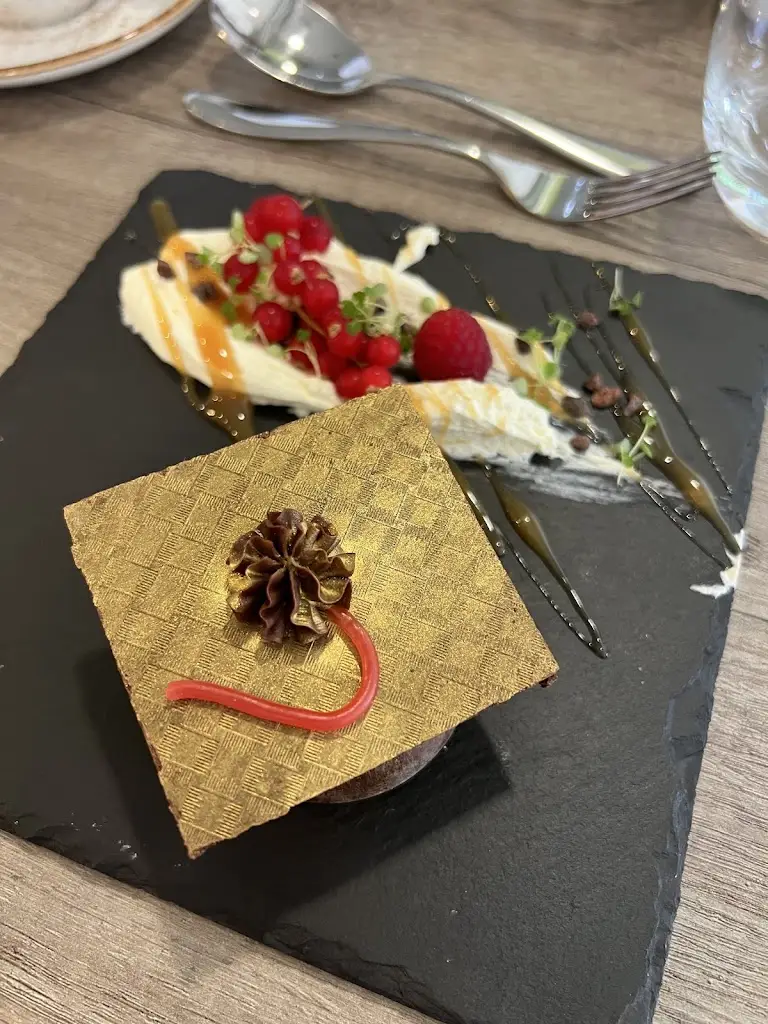 Lakeside Restaurant_Wood Street Village_slider_image_3