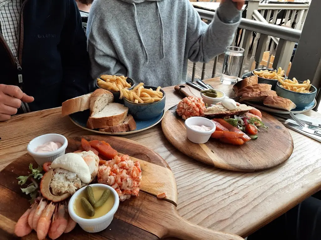 Menu_The Lifeboat Inn_Worlaby_image_6