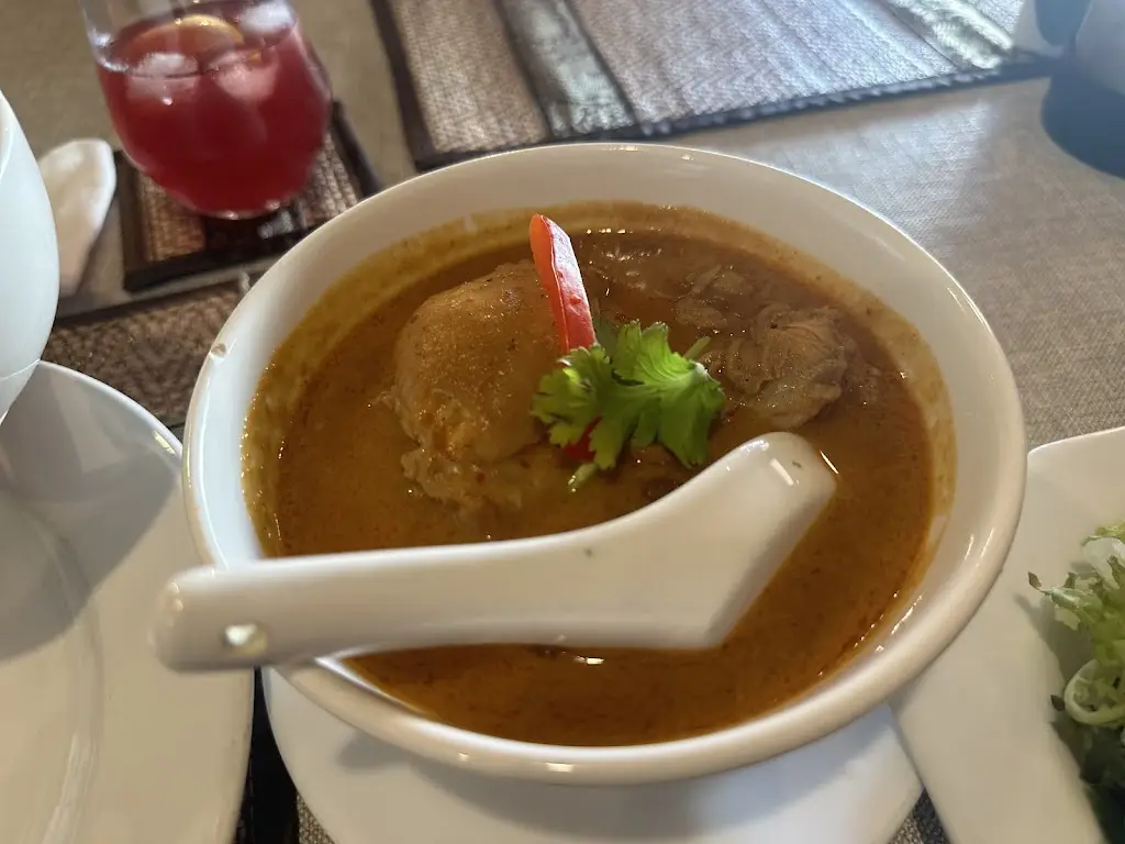 Explore the world Surprise yourself_Orathai Restaurant_Wrea Green_recensione