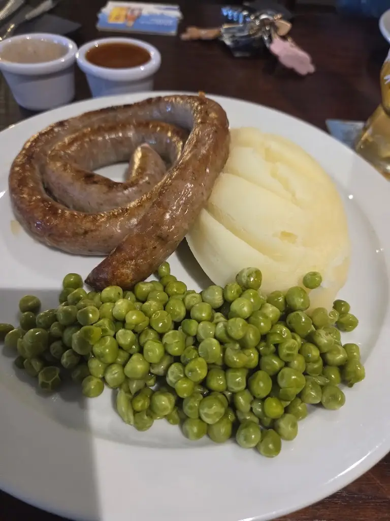 Ashley Paramore-Mosley_Butchers Arms_Woodsetts_review