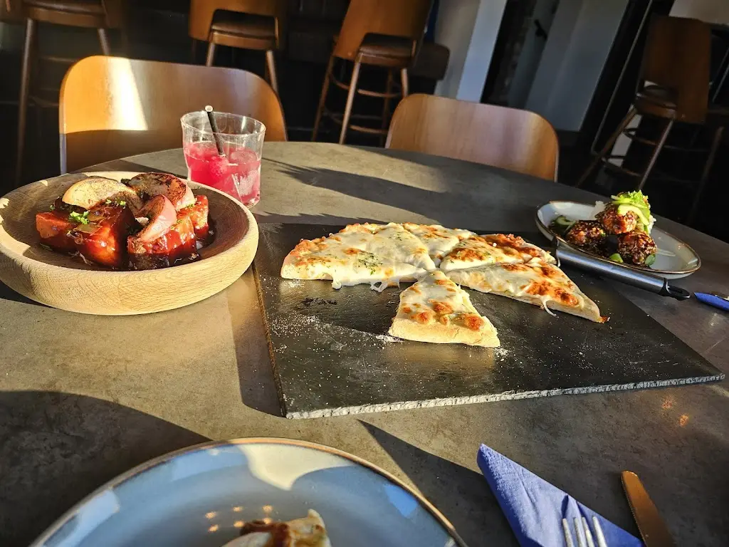 Retreat on the Row_Woodsetts_slider_image_3