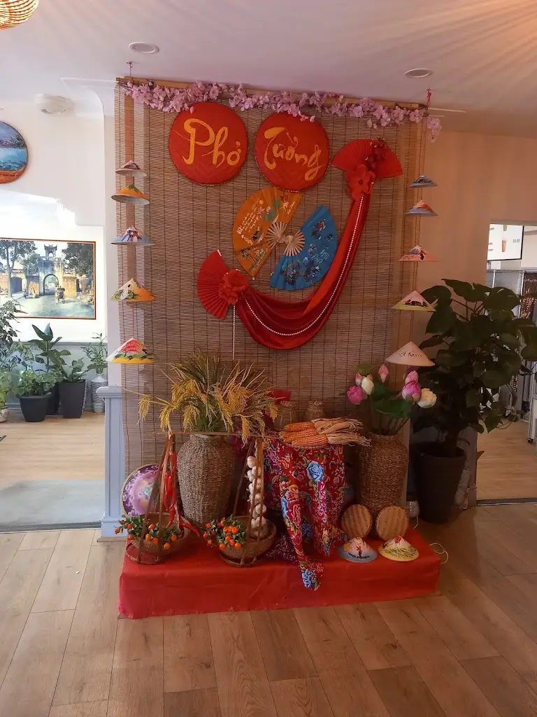 Kate R_Pho Tuong Restaurant - Queens Head Bar_Woodsetts_review