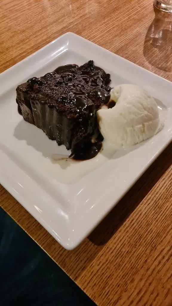 Peter Hall_The Dukes Beefeater_Woodsetts_review