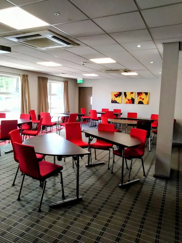 Damian Holeksa_Holiday Inn Express Swindon West by IHG_Wroughton_review