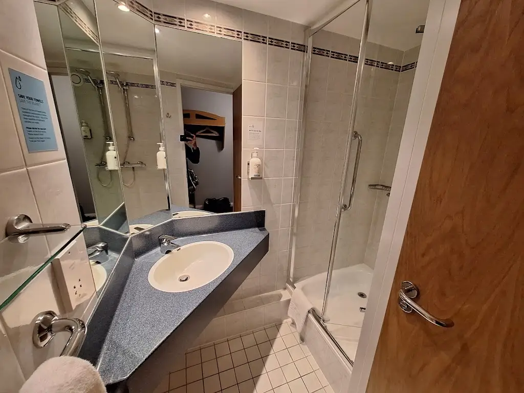 Shivesh Tewari_Holiday Inn Express Swindon West by IHG_Wroughton_review