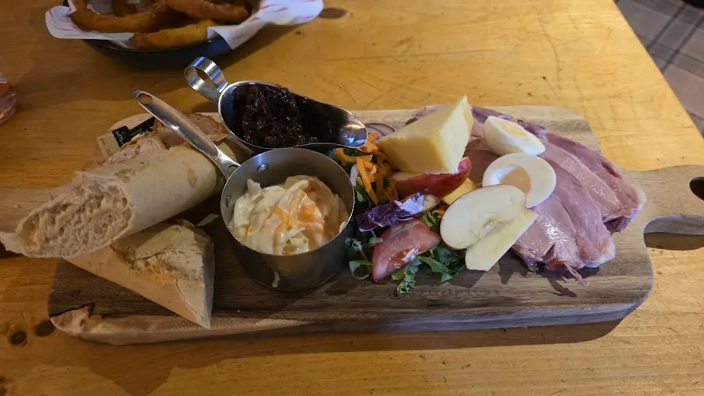 Ester Ventura_The Fox & Hounds_Wroughton_review