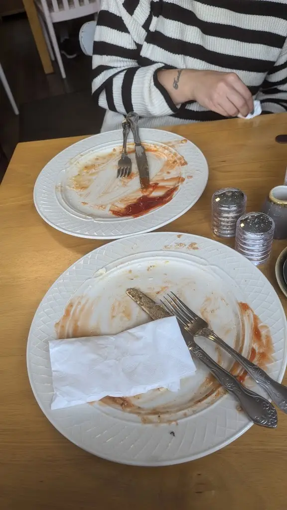 James Carr_The Beehive Cafe, Wroughton_Wroughton_review