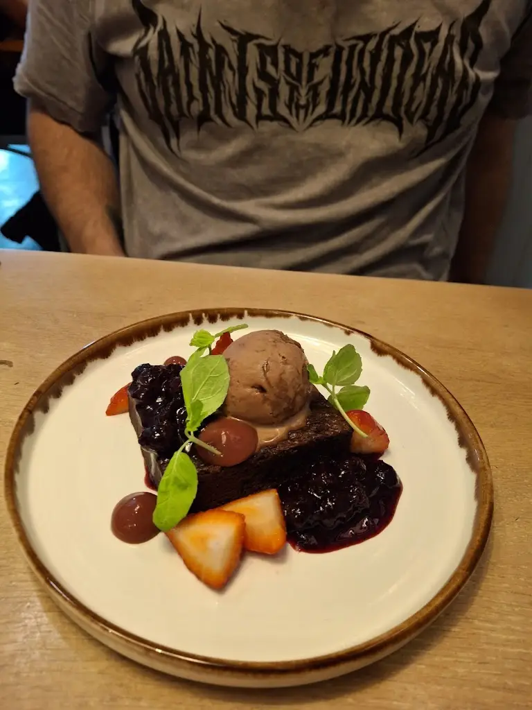 Louise Neal_Muse_Yarm_reseña