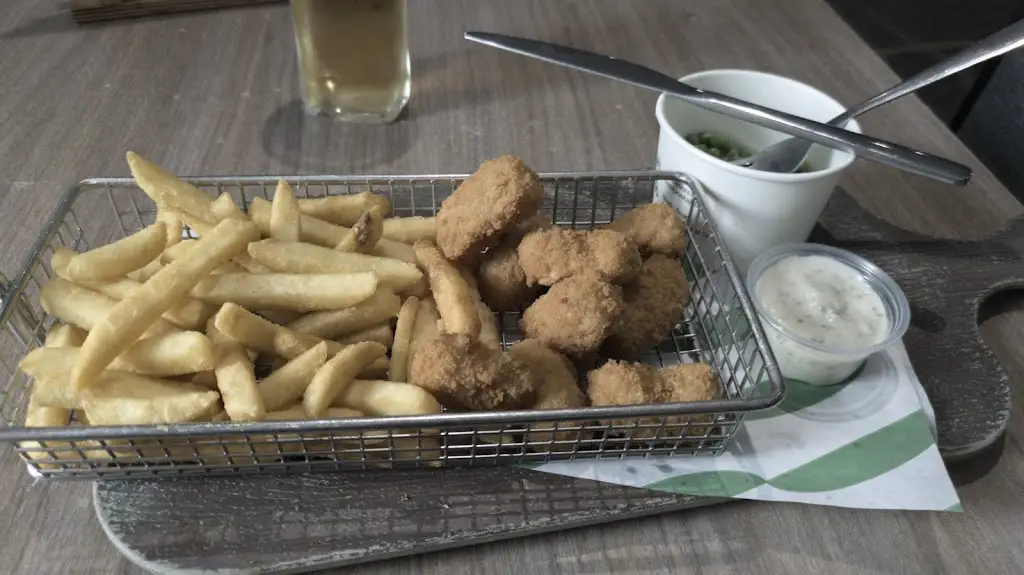 Darren Coombs Country K9s_The Riverside Bar_Wooler_review