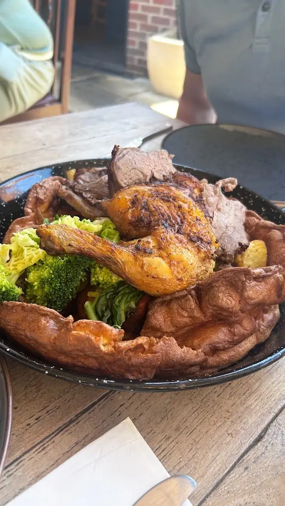 Rhianna Strachan_The Lord Raglan_Wokingham_review