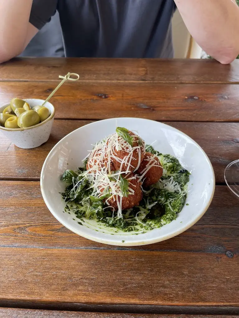 Georgina Gales_The Foundry Bell_Wokingham_recensione