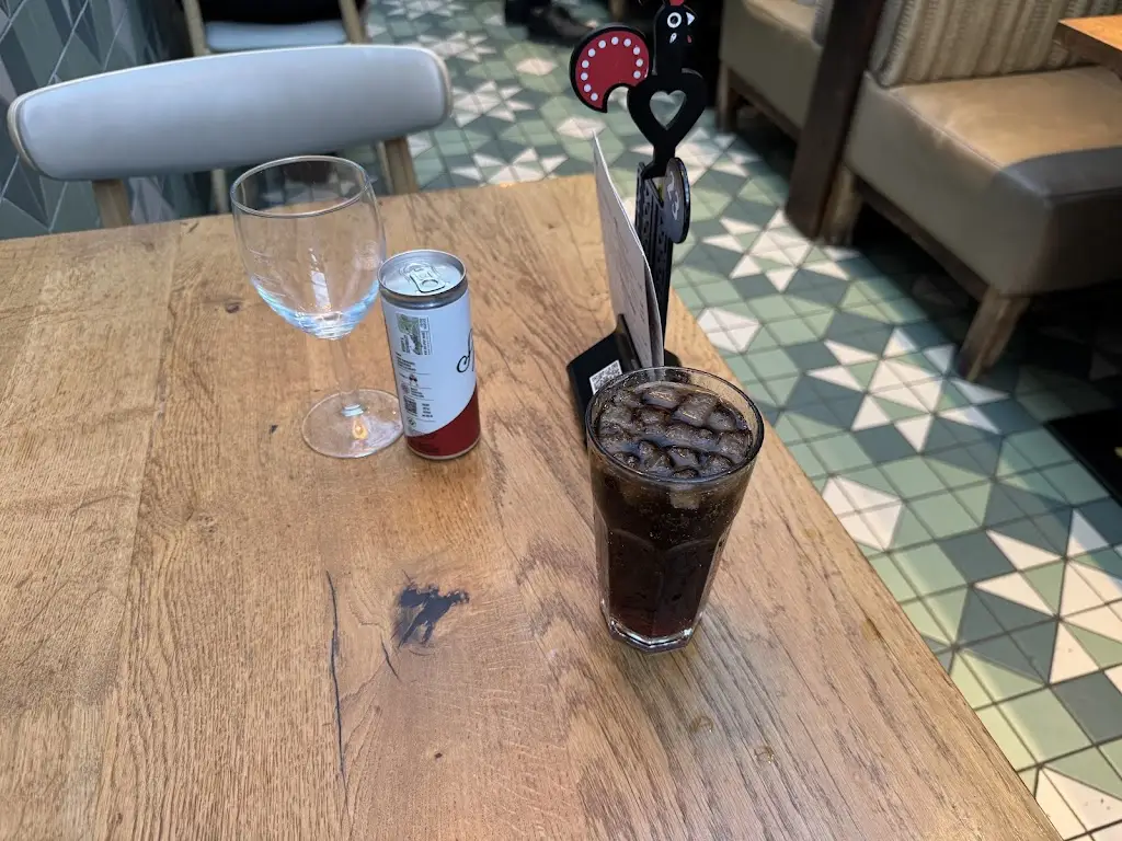 Avenues 2016_Nando's Wokingham_Wokingham_review