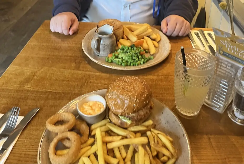 x sophia.sheridan x_Ye Olde Leathern Bottel_Wokingham_review