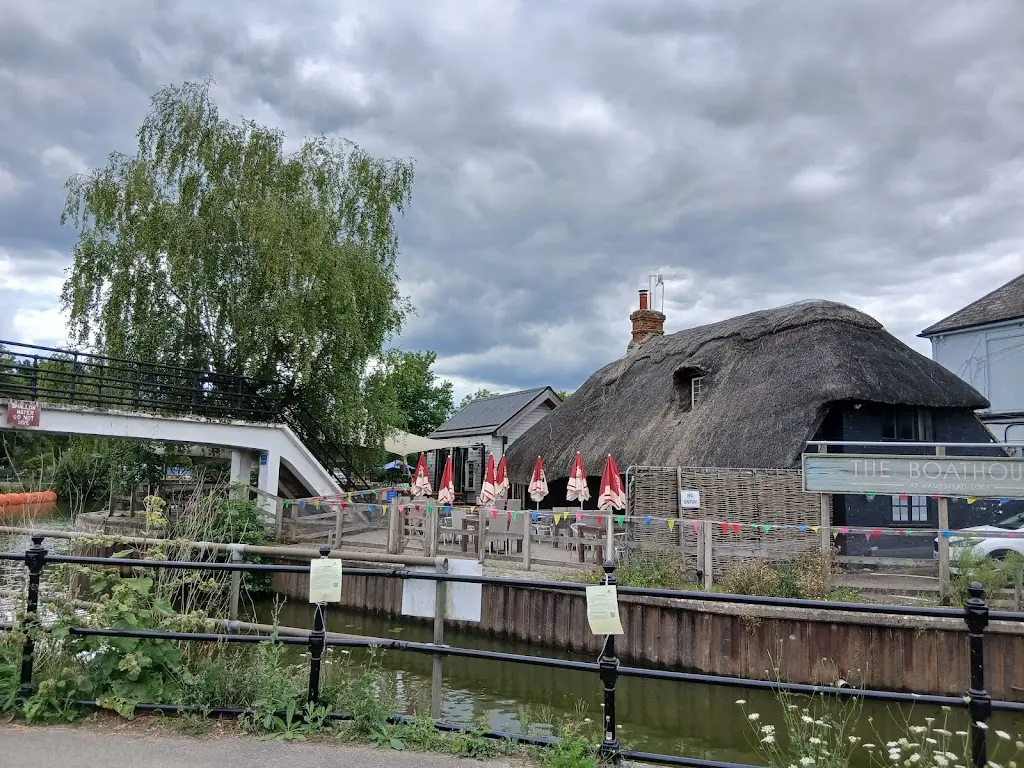 Sue Lumb_The Boathouse, Yalding_Yalding_review