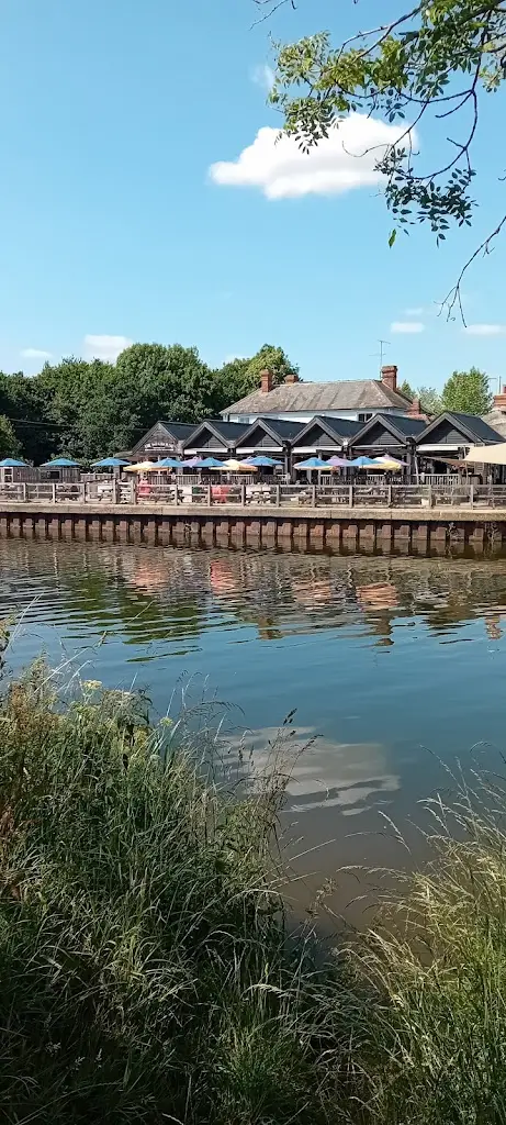 Wilma Down_The Boathouse, Yalding_Yalding_review