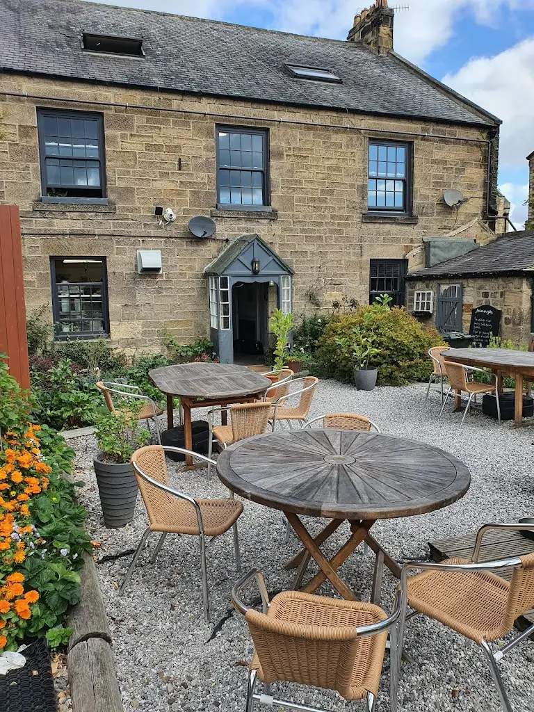 Robert Larbey_Bistro En Glaze_Wylam_review