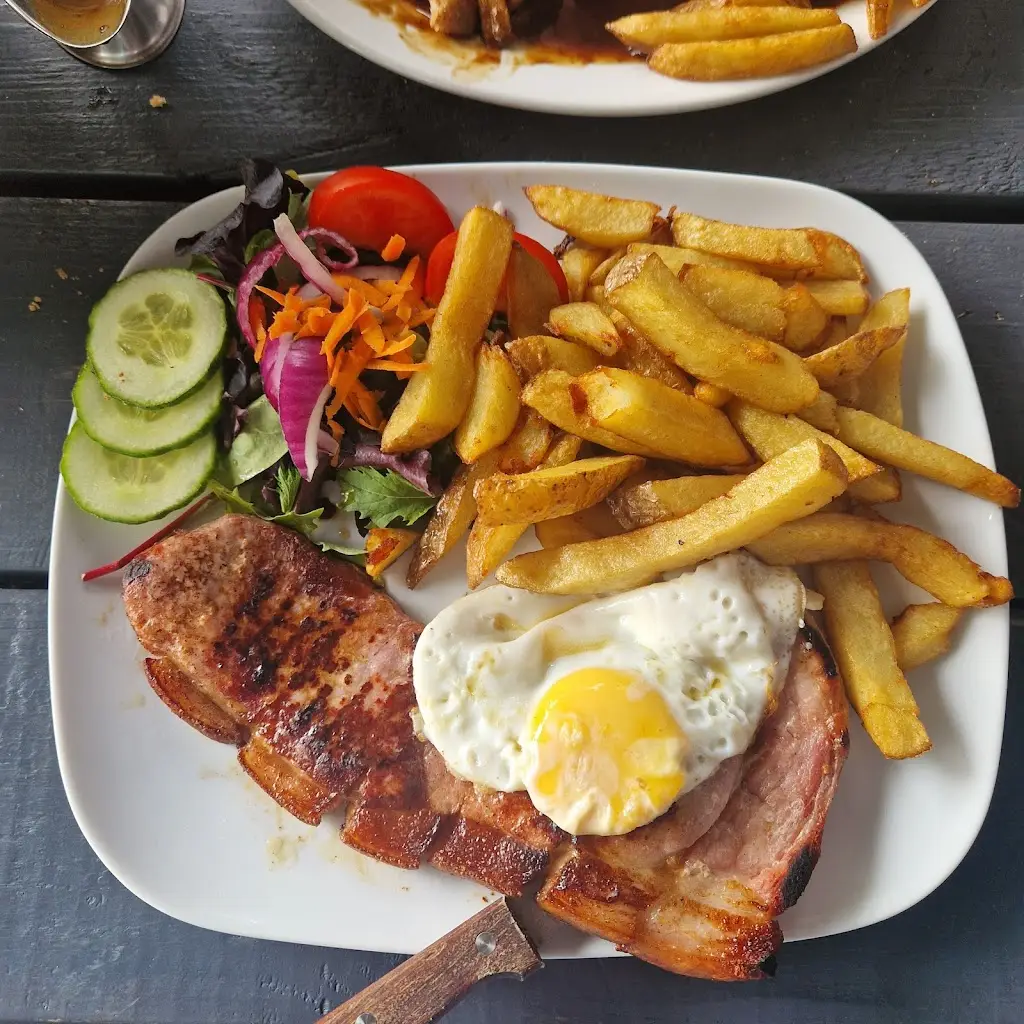 Yasmin Elliott_Fox & Hounds_Wylam_review