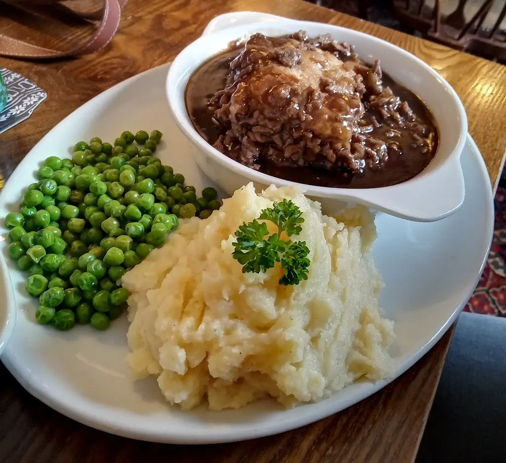 Derek Lowdon_Fox & Hounds_Wylam_review